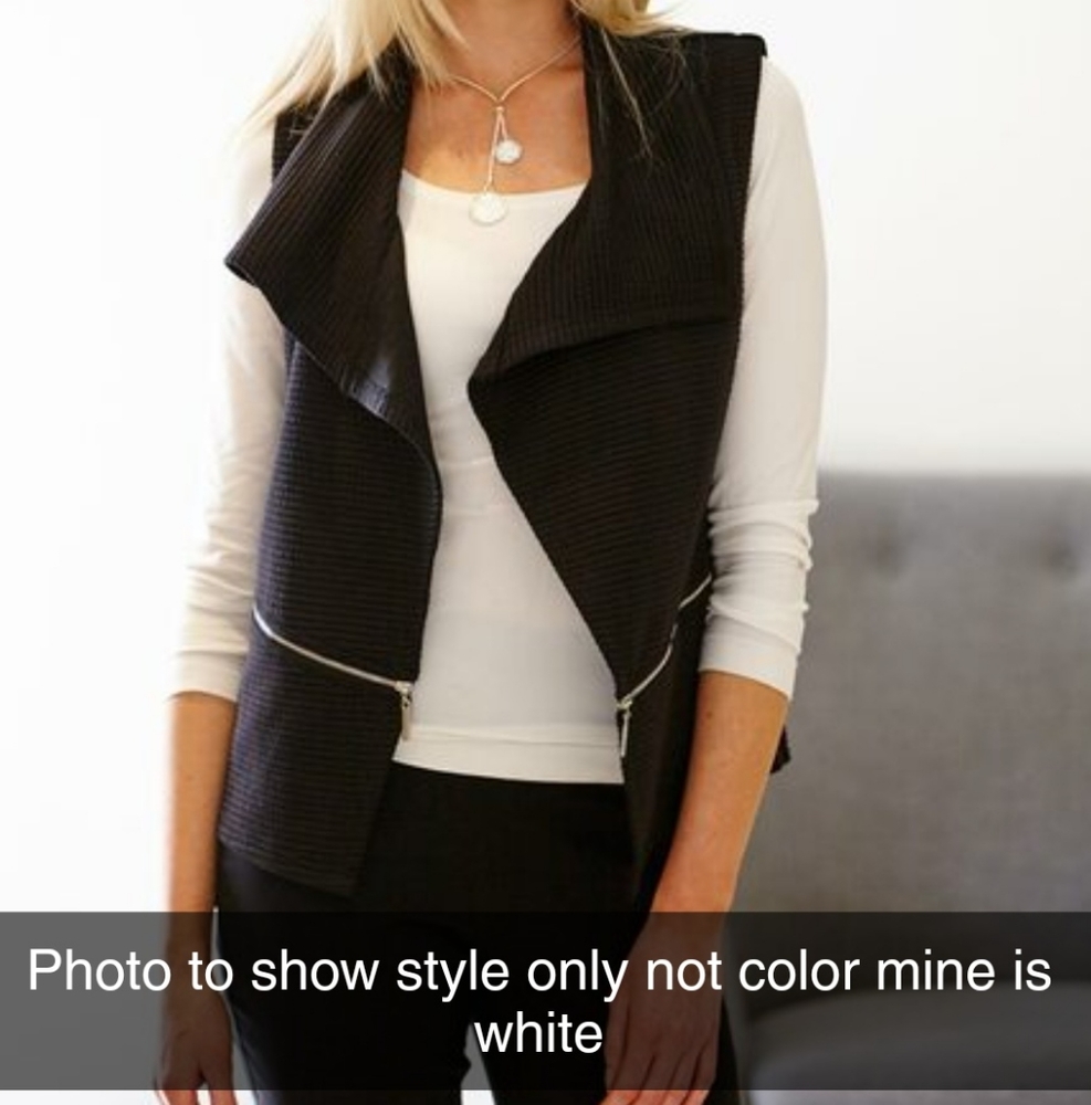 NWT Threadz Australia zipper vest white